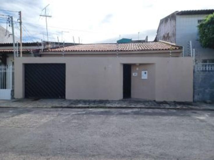 Casa em Rua Fenelon Santos